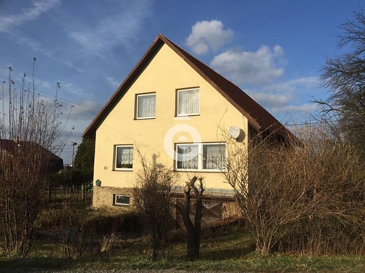 3. Celkový popis nemovitosti (dle dat uvedených v inzerci a v kupní smlouvě)) Cena dle kupní smlouvy Kupní smlouva podepsaná dne 2 295 000 Kč Počet nadzemních podlaží 26.03.