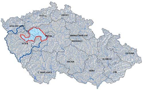 Pod královským městem Beroun vytváří Berounka ve vápencích Karlštejnské vrchoviny kaňon se skalními stěnami.