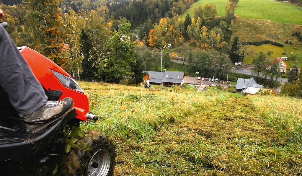 Crossjet Výkonný mulčovací traktor s mimořádně nízkým těžištěm, uzávěrkou diferenciálu a šípovým dezénem