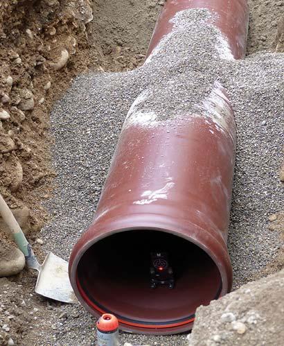 Řezy na zkracovaných trubkách musí být kolmé s odstraněnými otřepy. Trubky musí mít pro spojení správně upravený konec s úkosem pod úhlem 15.