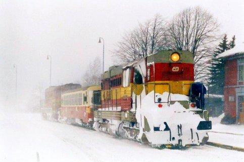 Trať dále na Frenštát pod Radhoštěm byla neprůjezdná a vzhledem k tomu, že silnice byly v podobném stavu, nebylo možné