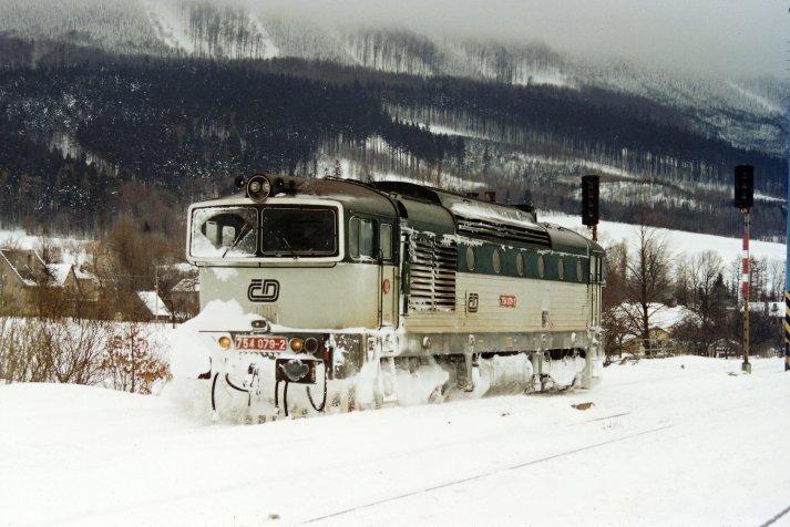 079 jedoucí na přípřeži 81 0.457 jako Os 3905, 28. prosince 2001.