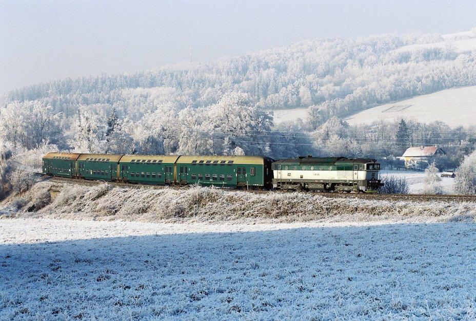 PROVOZ Speciál 2018 Ne vždy znamenalo zimní počasí přívaly sněhu. Stejně tomu bylo i na začátku prosince 2002, kdy 11. prosince 2002 odvážela 754.
