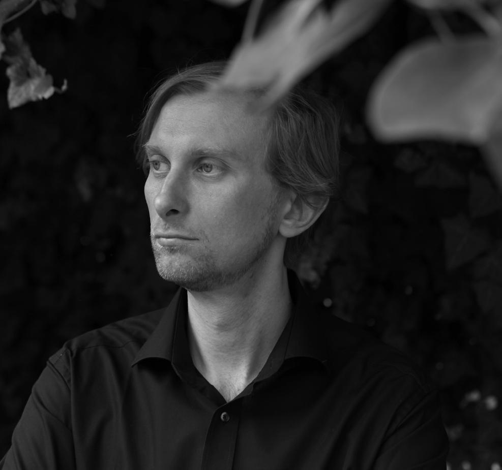 KLAVÍRISTA IVO KAHÁNEK S BAMBERSKÝMI SYMFONIKY A JAKUBEM HRŮŠOU VYDÁVÁ JEDNU ZE ZÁSADNÍCH NAHRÁVEK LETOŠNÍHO ROKU Už na první pohled je jedním z významných atributů nové nahrávky Klavírních koncertů