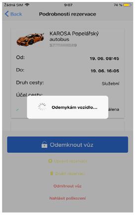 13. ODEMKNUTÍ VOZU A ZAHÁJENÍ ZÁPŮJČKY Vůz lze odemknout, pokud je telefon v dosahu Bluetooth jednotky vozu.