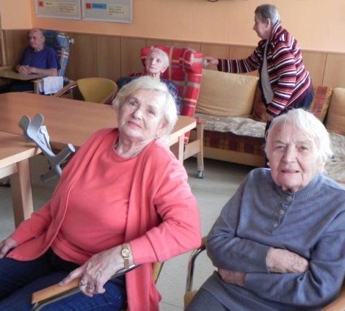 Návštěva na B1 Již podruhé navštívila náš Domov paní Bartůňková, která ráda vzpomíná na časy, kdy využívala naše služby po složité nemoci.