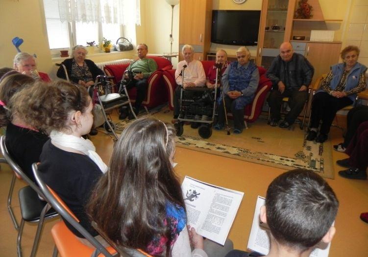 Tři odpoledne naslouchali naši imobilní uživatelé na lůžku četbě dobrovolných