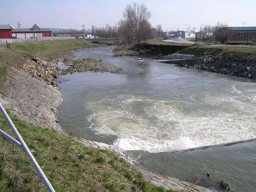 Záb eh Stávající stav Záb eh leží na Severní Morav, severozápadním sm rem od m sta Olomouc. M sto se rozkládá mezi Záb ežskou vrchovinou a Mohelnickou brázdou a na levém b ehu Moravské Sázavy.