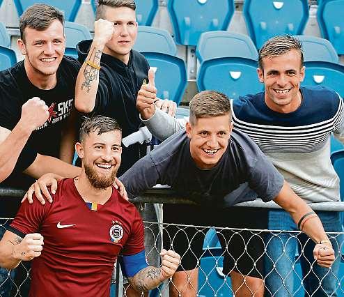 Mezi 97 účastníky elitní kategorie mužů dojel druhý se ztrátou 1,503 vteřiny Slovák Adam Rojček a třetí Polák Slawomir Lukasik (- 1,645).