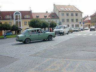 V ulicích