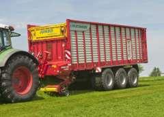 Obr. 23 Sběrací vůz Jumbo Combiline praktické vylepšení patří osvětlení vnitřních prostor vozu, hydraulické zvedání třetí nápravy při jízdě bez nákladu u tridemových verzí.