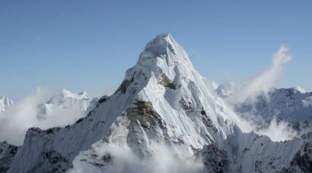 Jak se zdolává Everest Everest je nejen hora, ale byl to i známý projekt. V historii našeho bankovnictví šlo možná o jeden z nejambicióznějších projektů vůbec.