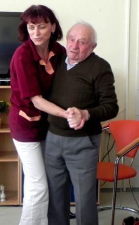 ochutnávali velmi dobré chlebíčky a zákusky.