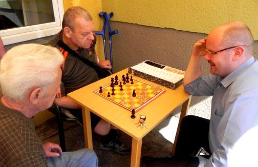 domino a šachy.
