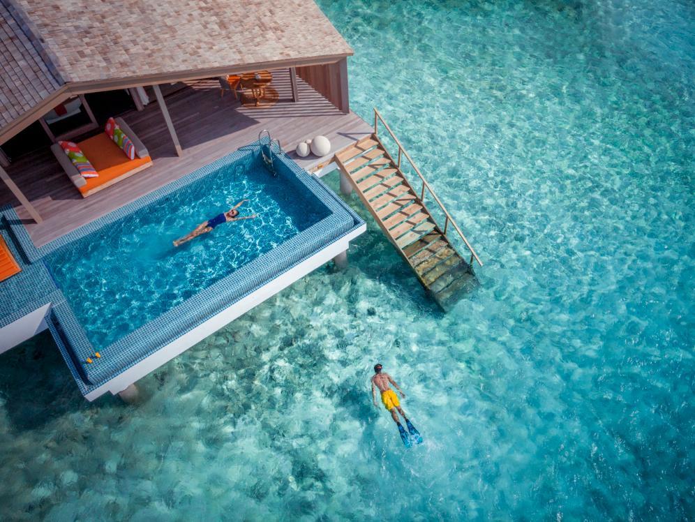 Důvody, proč milovat Club Med Resort Finolhu Villas Odpočiňte si na krásném soukromém ostrově Můžete relaxovat na pláži táhnoucí se přes tisíce yardů podél pobřeží,