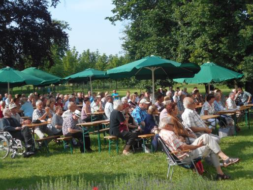 Jsme rádi, že tyto koncerty dělají radost hlavně našim klientům, kteří se díky svému zdravotnímu stavu dostanou už jen těžko na podobný koncert mimo budovu střediska.