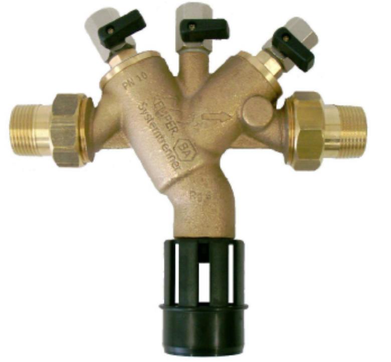 2 b) Potrubní, systémový oddělovač Dle DIN EN 1717 zajišťuje požadovaný standard pro oddělení instalace s hromadným zásobováním pitnou
