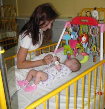 Oddělení 28B- kojenecké a batolecí: Na oddělení 28B jsou hospitalizované děti od novorozeneckého věku až do 3 let věku.
