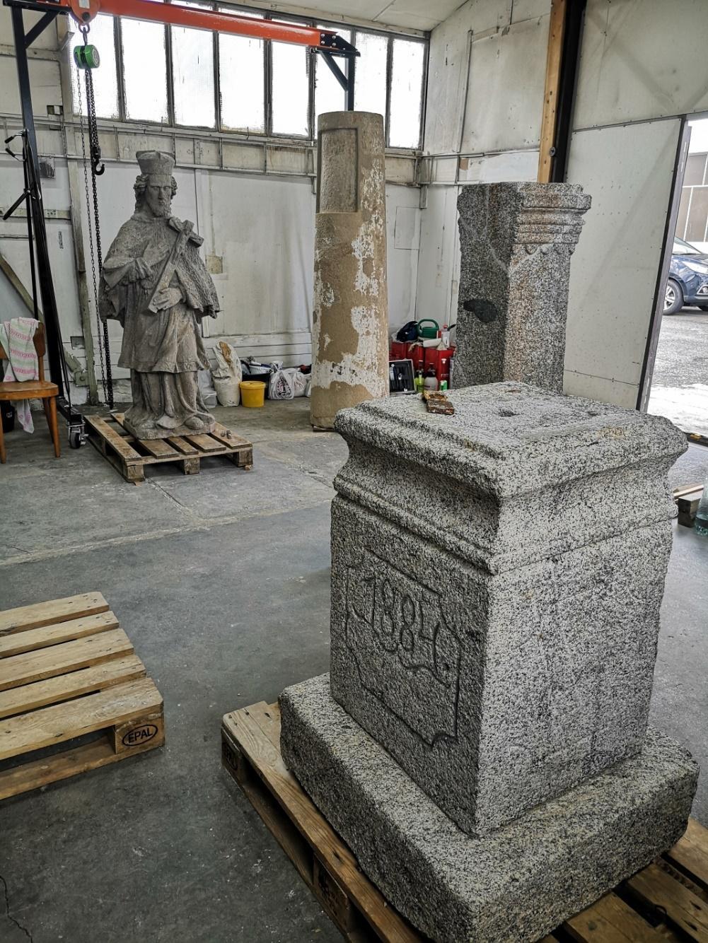 Mikroregion Nepomucko Zpravodaj CSS č. 7 SRPEN 2019 Novinky z Mikroregionu Památky se opravují V ateliéru restaurátorky Pavly Žiakové prochází opravou tři drobné památky z Nepomucka.