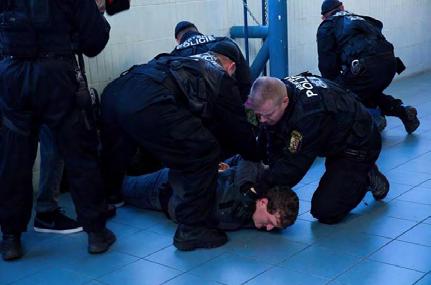 Exkurze BEO1 Městská policie Plzeň Místo: Velitelství MP Plzeň, stanoviště dozorčí služby, místnosti služební přípravy Termín: 3. 4. 2017 Studenti se v doprovodu Mgr.