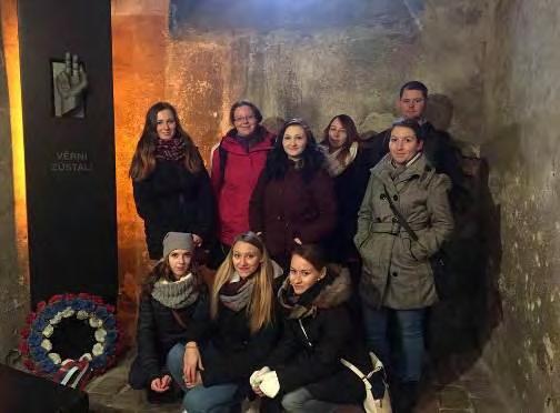 Exkurze Praha Dne 16. 12. 2016 se studenti v doprovodu Mgr. Dvořáka zúčastnili exkurze do pražských Stínadel po stopách Foglarovy knihy Záhada hlavolamu. Dále navštívili kryptu kostela sv.