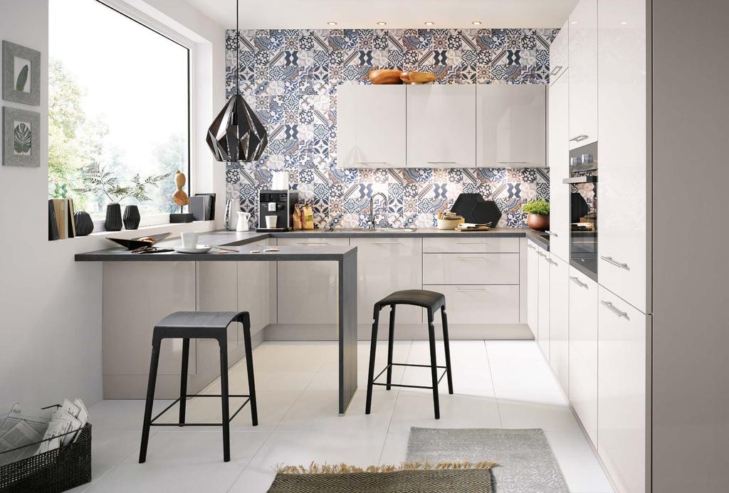 Akce Concept-Kitchen ELEGANTNĚ S BAREM 109.598.- Kč 4.198.- (SK) JUNO* (bez myčky nádobí). 1 PROSTOR, 2 PLÁNOVÁNÍ A NEKONEČNĚ MNOHO MOŽNOSTÍ.