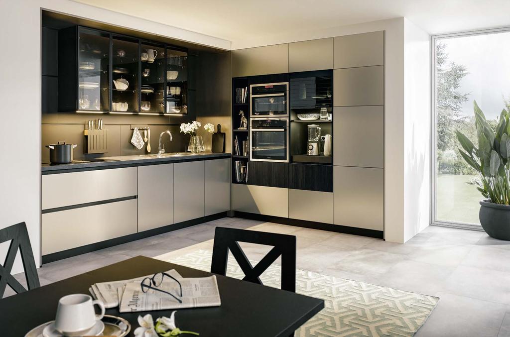 Akce Steel-Kitchen COOL KITCHEN TUTO KUCHYNI OVLÁDL KOVO- VÝ PROFESIONÁLNÍ VZHLED. UDÁVÁ ZDE TÓN NEREZOVÁ OCEL, METALÍ- ZA BROUŠENÁ, IMITACE.