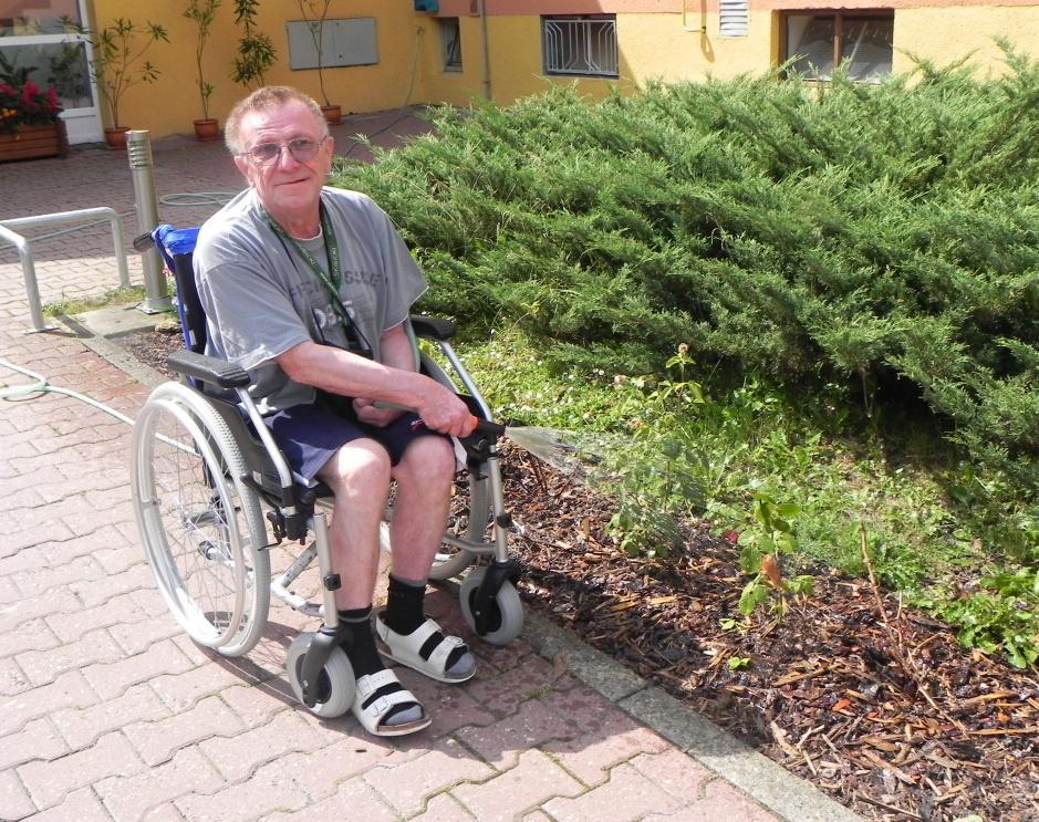 Docela dlouhou dobu trénoval v rehabilitačním ústavu Chuchelná. Často jsme na něho v klubech vzpomínali. Pan Alt je neslyšící, a tak nechyběly emoce ani slzy štěstí z návratu domů.