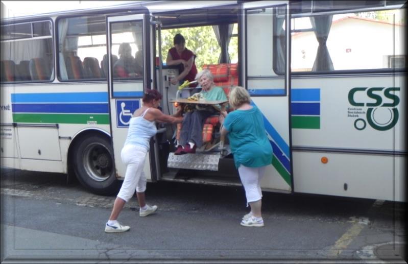 Při přepravě uživatelů jsme využili kromě jiného i Hrabyňského autobusu,