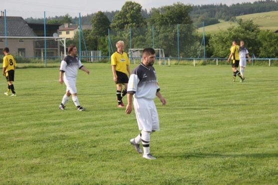 Populární fotbalista Miloš Nýč, mezi přáteli přezdívaný Kartáč, vstřelil ve 22. kole okresního přeboru za Hejtmánkovice dvě branky. Podstatnou měrou tak přispěl k vítězství nad Mezilesím 3:1. 1.