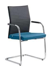 Správná ergonomie a vysoký komfort sezení je založen na výborném synchronním mechanismu, ideálně tvarovaném opěradle a sedáku i řadě ergonomických