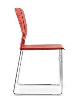 Pro židle Time je charakteristická vysoká stohovatelnost, jednoduchá údržba a příjemné barevné odstíny.