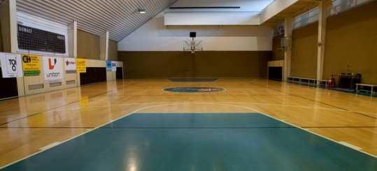 Kromě nových mantinelů byla v roce 2015 položena nová chladící deska a došlo také k modernizaci šaten a vestibulu. Kapacita hlediště je 3 200 diváků.