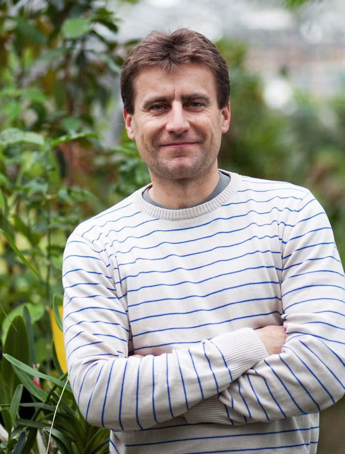 Odborná činnost 3 Petr Hanzelka Kurátor trvalek a okrasných trav Sbírka trvalek Navázání spolupráce s národní sbírkou rodu Chrysanthemum ve Velké Británii doplnění kolekce tohoto rodu v botanické