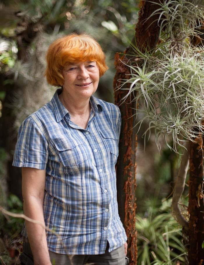 Odborná činnost 3 Eva Smržová Kurátorka sukulentních rostlin Sbírka sukulentních a xerofytních rostlin Tato sbírka se rozrostla o 65 dalších taxonů chráněných úmluvou Cites, získaných jednak nákupem
