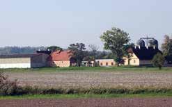 základní škola v obci Niederabsdorf (postavena v letech 1885 1886 podle návrhu Karla Weinbrennera) památný kámen v Mistelbachu v ulici Landesbahnstraßee kostel sv.