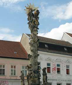 2 léna v Poysdorfu. V roce 1590 vlastní podle pozemkové knihy Johannes Septimius v městysu 28 ze 123 domů. V roce 1715 začala stavba morového sloupu.