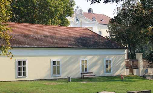 V letech 1600, 1645, 1816 byla obec obsazena nepřítelem a ze zničeného zámku zůstal pouze poplužní dvůr.