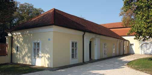 a dokumenty. 1. poschodí v hlavní budově zámku Muzeum Lichtenštejnů vývoj z rodového regionu, regionu Weinviertel, až po moderní malý stát.