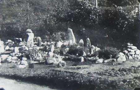 Beaufort sche Schlossgärten Petschau), RA Beaufort-Spontin, Bečov, 1244 1944, SOA Plzeň, pracoviště Klášter. Obr. 4 Pohled na vstupní skalku Kleingarten.