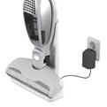Charging / Mise en charge / Carga 5 Charging / Mise en charge / Carga en fr es 1. Ergorapido: The indicator light will come on once the Ergorapido is positioned correctly in the charging station.