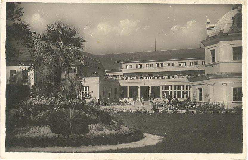 Štubnianské Teplice 1930 (17.-29.8.) 1 2 3 4 5 6 7 8 9 0 1 2 3 Body Los 1 Lilienthal A. Budapešť - 1 1 x x 1 1 0 0 1 1 1 1 9 8 2 Pirc V. Jugoslávie 0-0 1 x x x 1 1 x 1 1 1 8 3 3 Flohr S.