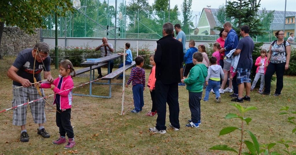 Ukončení prázdnin moderovala Dana Kaliková a výtěžek byl věnován mladým sportovcům místní Tělovýchovné jednoty Družba Hlavnice.