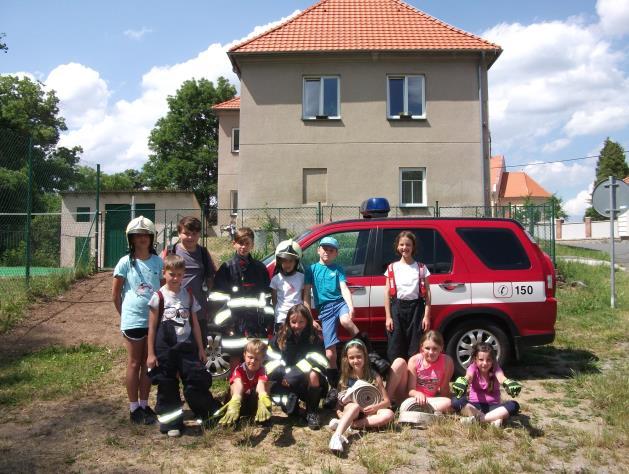 V úterý 18. června k nám přijeli do družiny hasiči. Říkali nám různé zajímavosti o tom, co dělají.