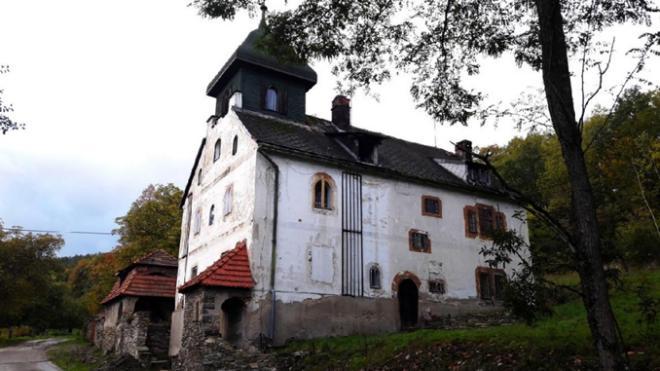 Rittnerův zámeček (Kozí hrádek) Bílý Potok 90, Javorník Památkově chráněno od 14. 9. 2007. Jde o v kraji ojedinělou usedlost v duchu Arts & Crafts pocházející z let 1908-1909.