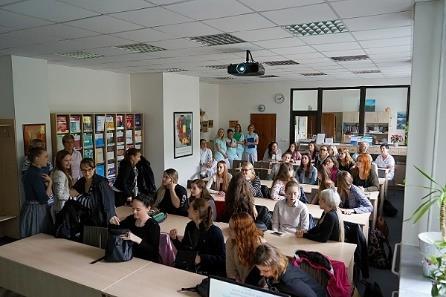 v raném dětství porulentní pneumokokovou meningitidu s trvalými následky v podobě percepční nedoslýchavosti vyprávěl, jak se mu podařilo překonat toto onemocnění a o