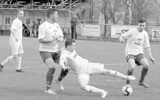 OKRESNÍ SOUTĚŽ - A 21 Kněžpole uhájilo čelo tabulky HUŠTĚNOVICE - JALUBÍ 3:1 (1:1) Branky: 53., 90. Střítecký M., 44. Straka P. - 32. Trefilík Z. ŽK: 60. Pantlík D. (Huštěnovice). Diváci: 165.