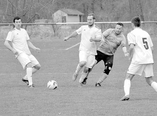 22 OKRESNÍ SOUTĚŽ - B Dynkův hattrick v Mistřicích BILANCE OS B 15. kola 0 2 3 7:12 Diváci: 496 (celkem 5 655) celková 37 9 25 210:156 TABULKA 1. Hluk B 10 2 0 53:7 32 2. Prakšice 10 0 2 51:25 30 3.