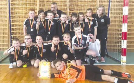 Aréně ještě dalších pět želízek. Bedna už z toho ale nebyla. Marcela Vašťáková uzavírala mezi ženami první desítku, juniorka Adriana Viceníková byla sedmnáctá.