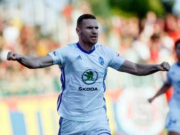 V úvodní čtvrthodince zahodili šance boleslavský Mešanovic a sparťanský Kozák. V 17. minutě po Štetinově ruce Mešanovic pokutovým kopem k pravé tyči otevřel skóre zápasu. Sparta vyrovnala ve 29.